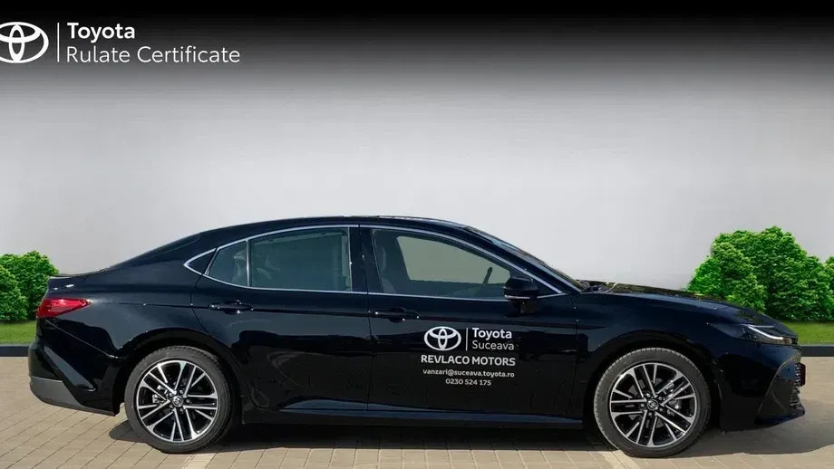 Toyota Camry 2.5 HEV Luxury — imagine 4