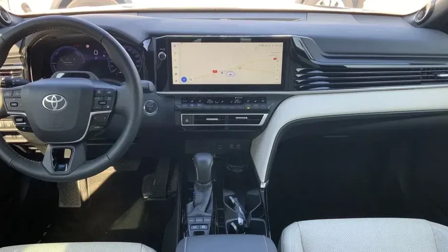 Toyota Camry 2.5 HEV Luxury — imagine 10