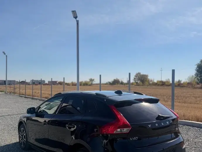 Volvo V40 II