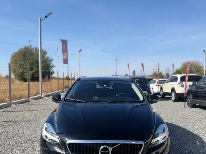 Volvo V40 II