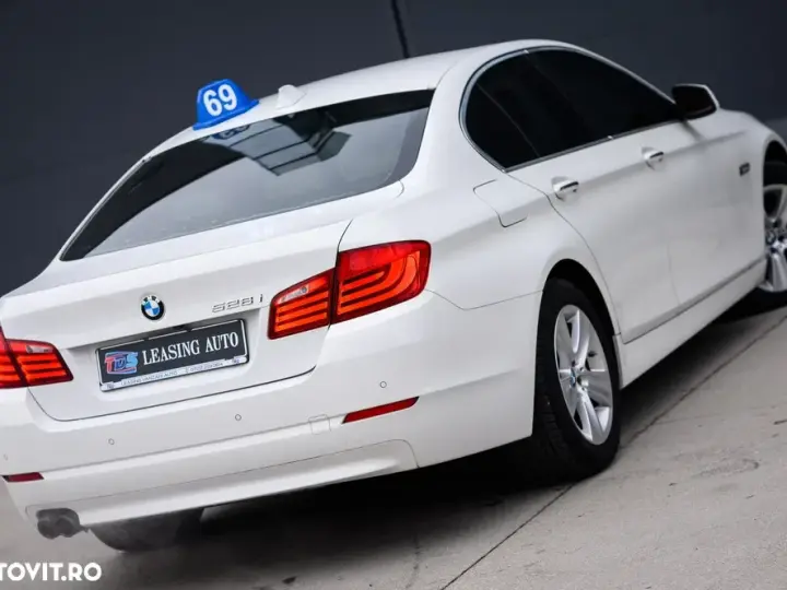 BMW Seria 5 F10/F11/F07 [2010 - 2017] 528i Aut.