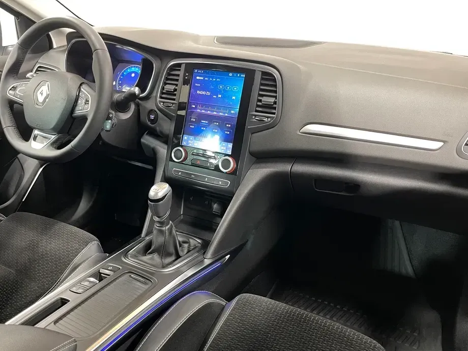 Renault Mégane IV TCe 140 GPF Intens — imagine 9