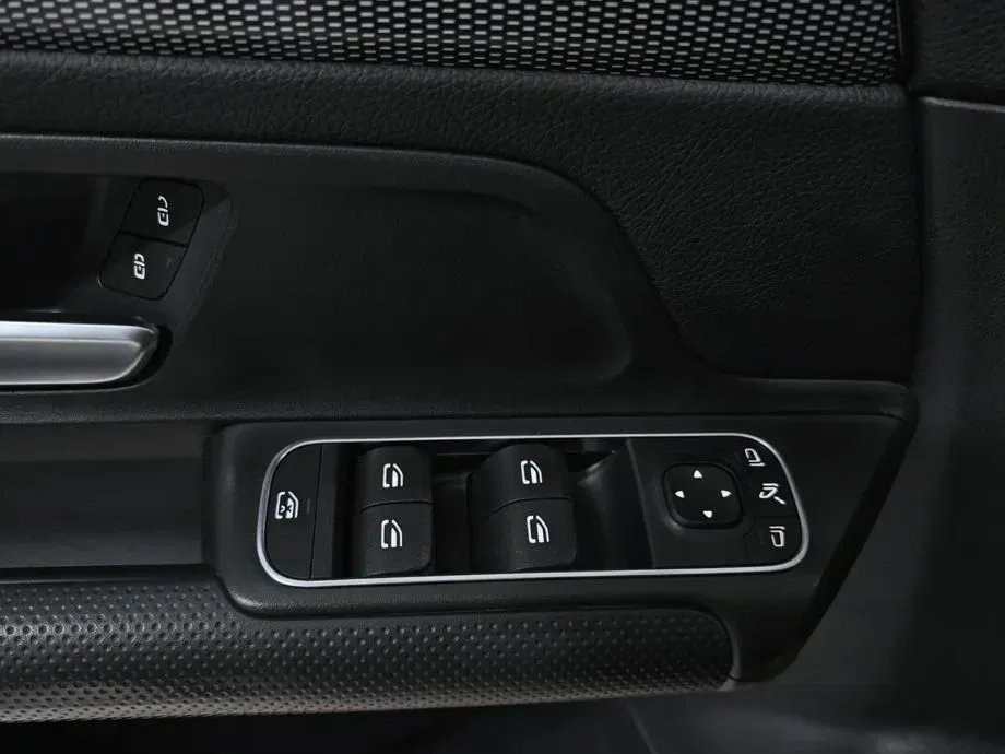 Mercedes-Benz GLB 180 7G-DCT — imagine 10