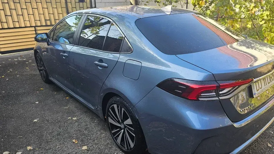 Toyota Corolla 1.8 HEV Business — imagine 3