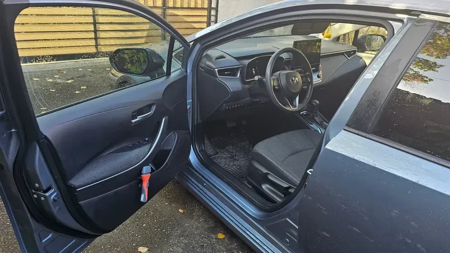 Toyota Corolla 1.8 HEV Business — imagine 5
