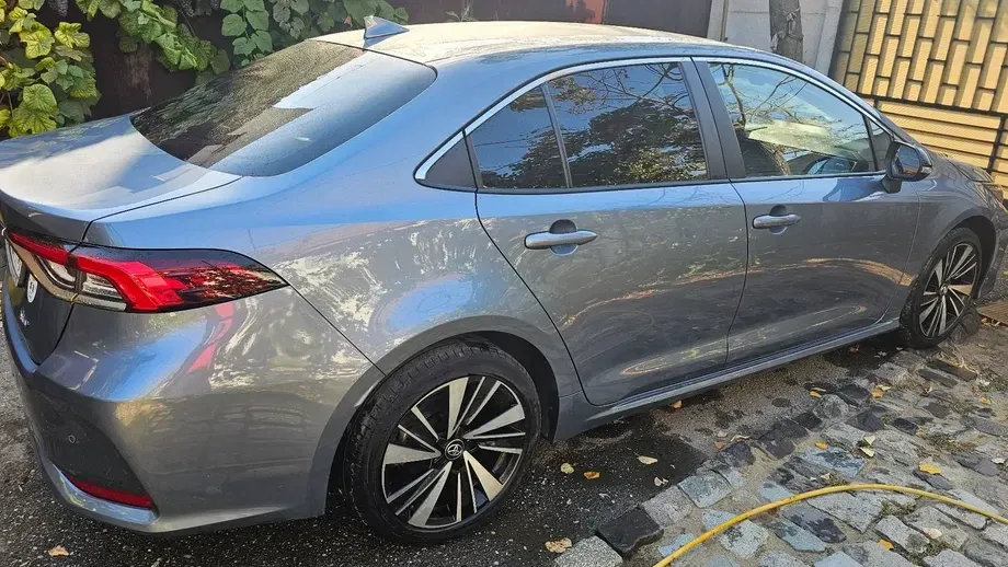 Toyota Corolla 1.8 HEV Business — imagine 2