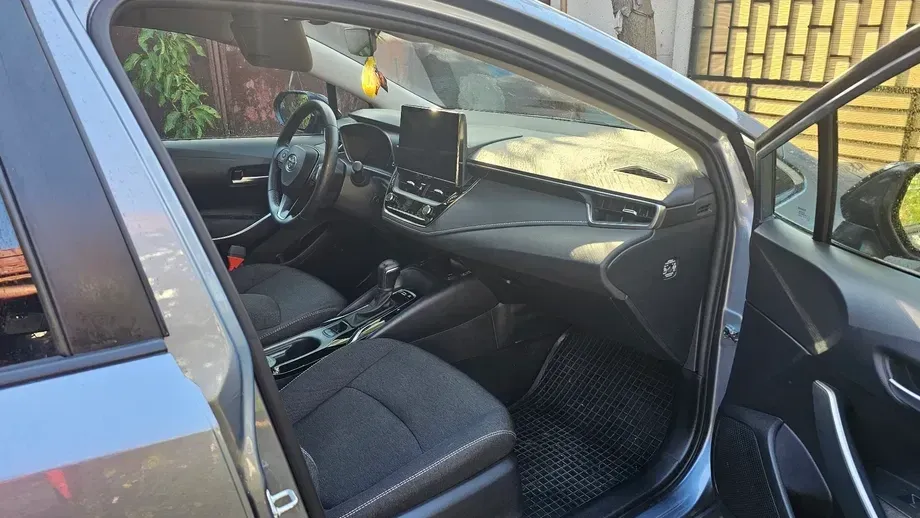 Toyota Corolla 1.8 HEV Business — imagine 6