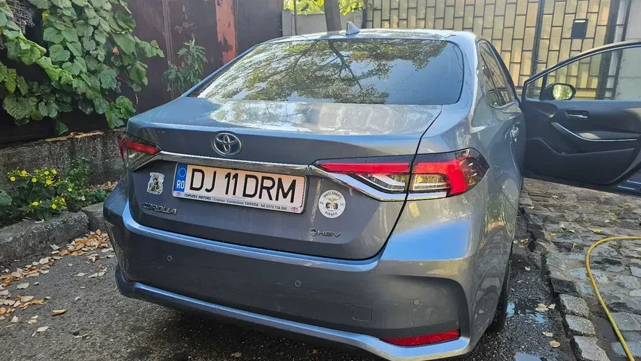 Toyota Corolla 1.8 HEV Business — imagine 4