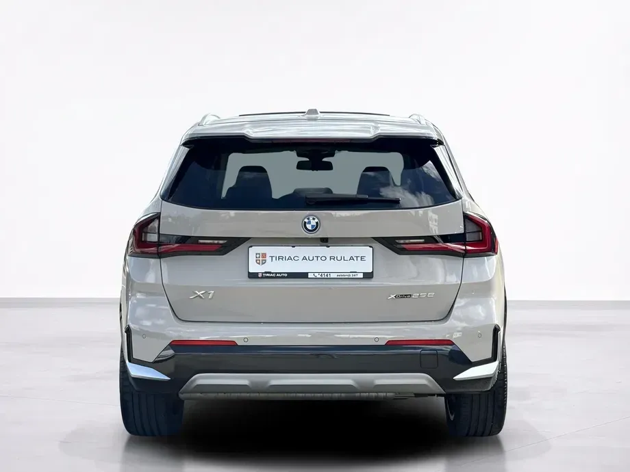 BMW X1 xDrive25e AT PHEV — imagine 4