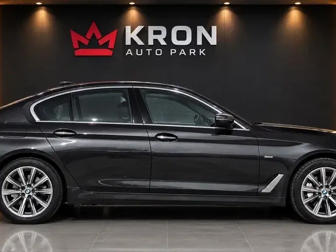 BMW Seria 5 530i xDrive Aut. Luxury Line