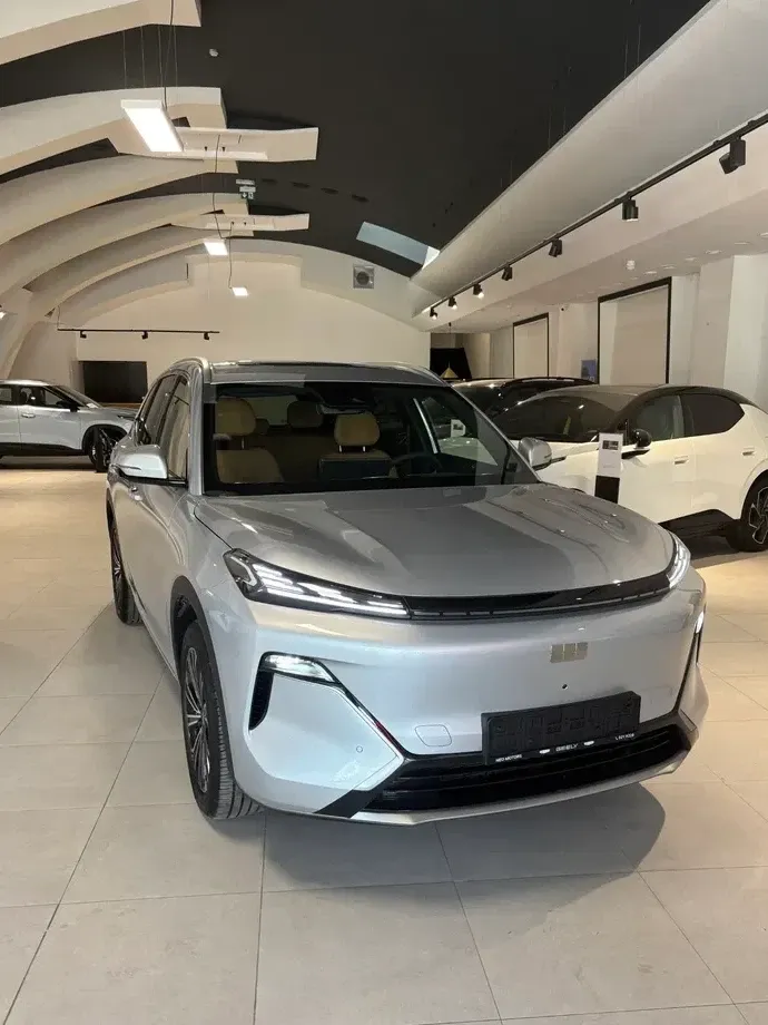 Geely Starray EM-i 1.5 1DHT PHEV Max — imagine 2