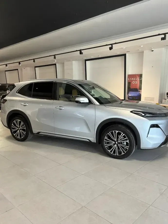 Geely Starray EM-i 1.5 1DHT PHEV Max — imagine 3