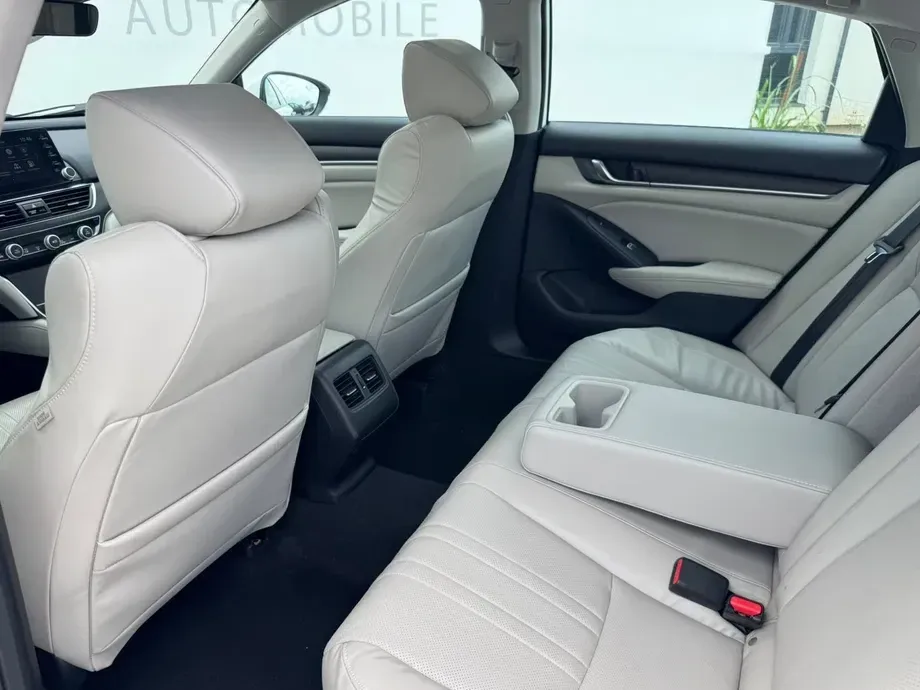 Honda Accord X — imagine 10