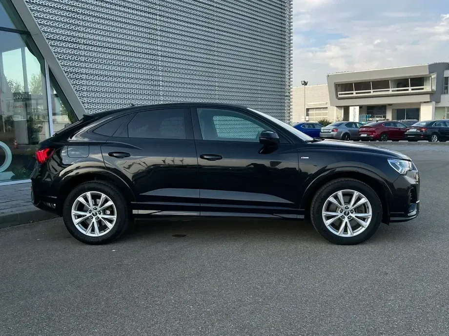 Audi Q3 40 TFSI quattro S tronic S line — imagine 2