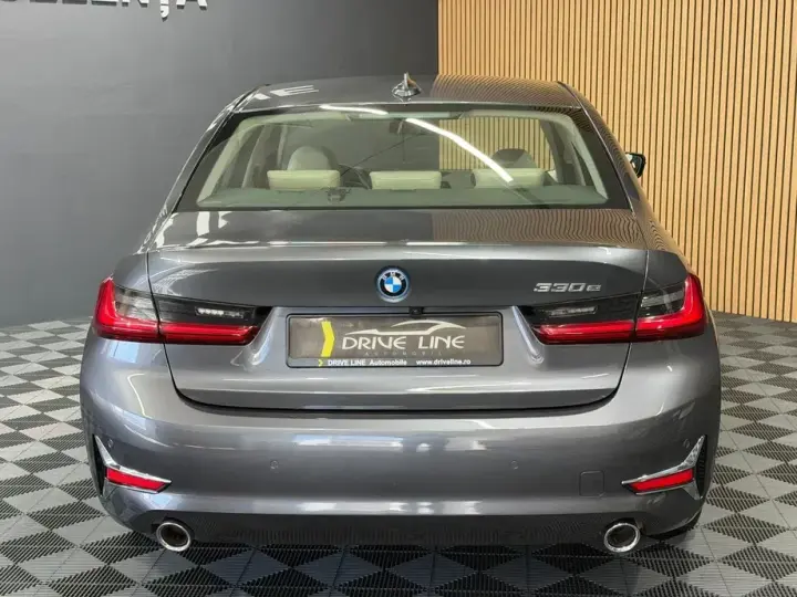BMW Seria 3 330e Aut. Luxury Line