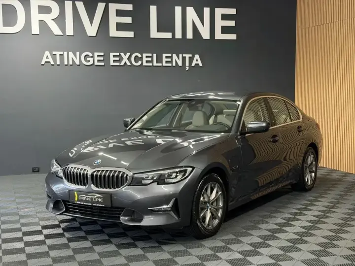 BMW Seria 3 330e Aut. Luxury Line