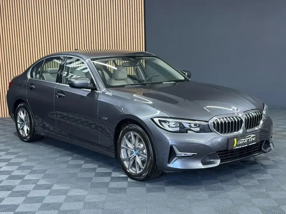BMW Seria 3 330e Aut. Luxury Line — imagine 3