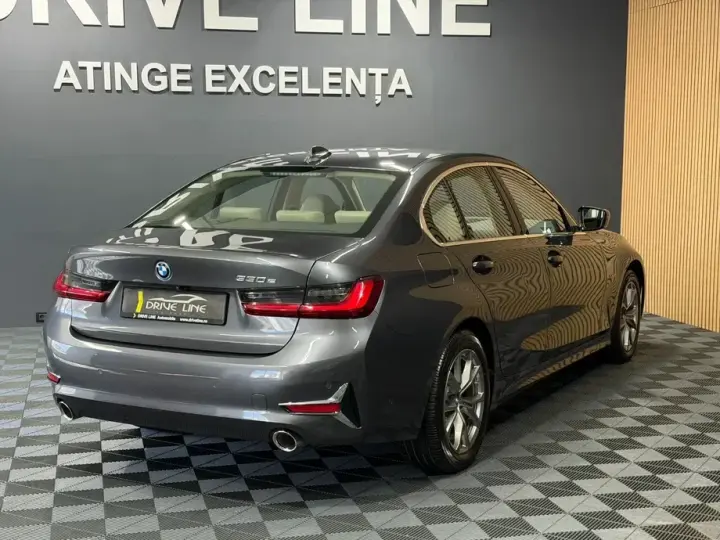 BMW Seria 3 330e Aut. Luxury Line