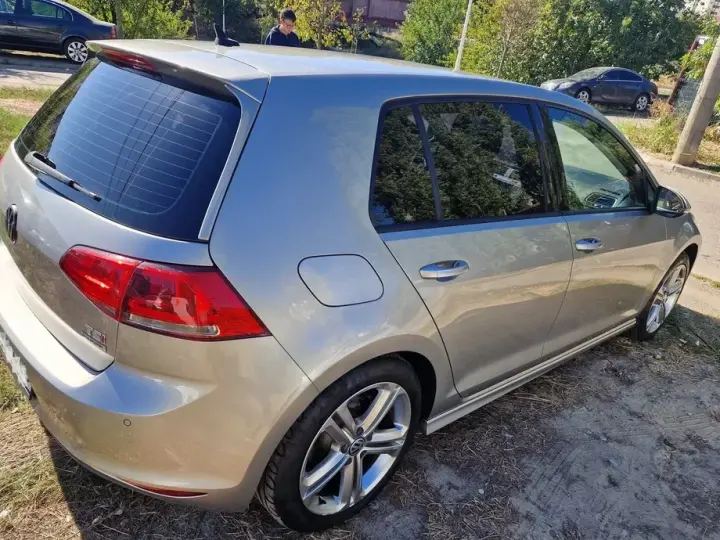 Volkswagen Golf VII