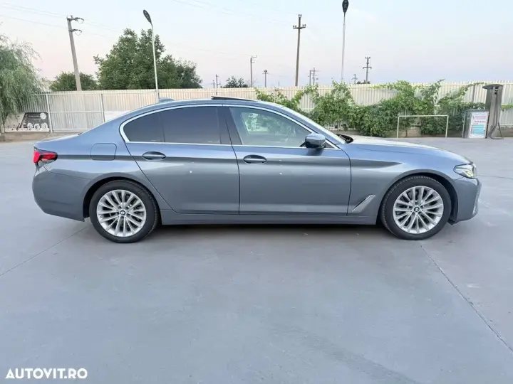 BMW Seria 5 G30/G31 [2017 - Prezent] 520d AT