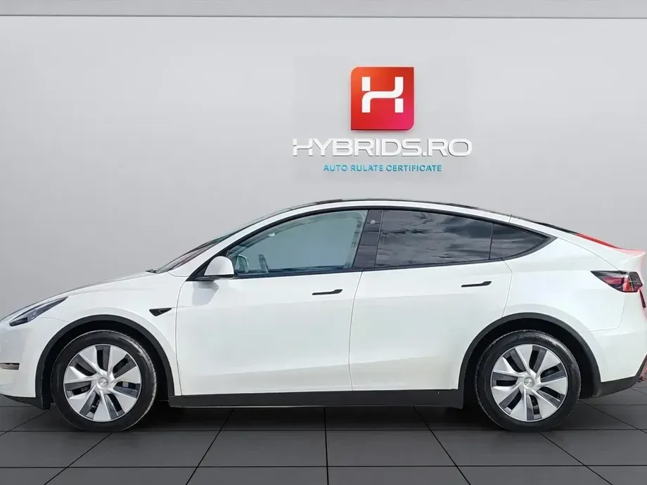 Tesla Model Y Long Range Dual Motor AWD — imagine 3