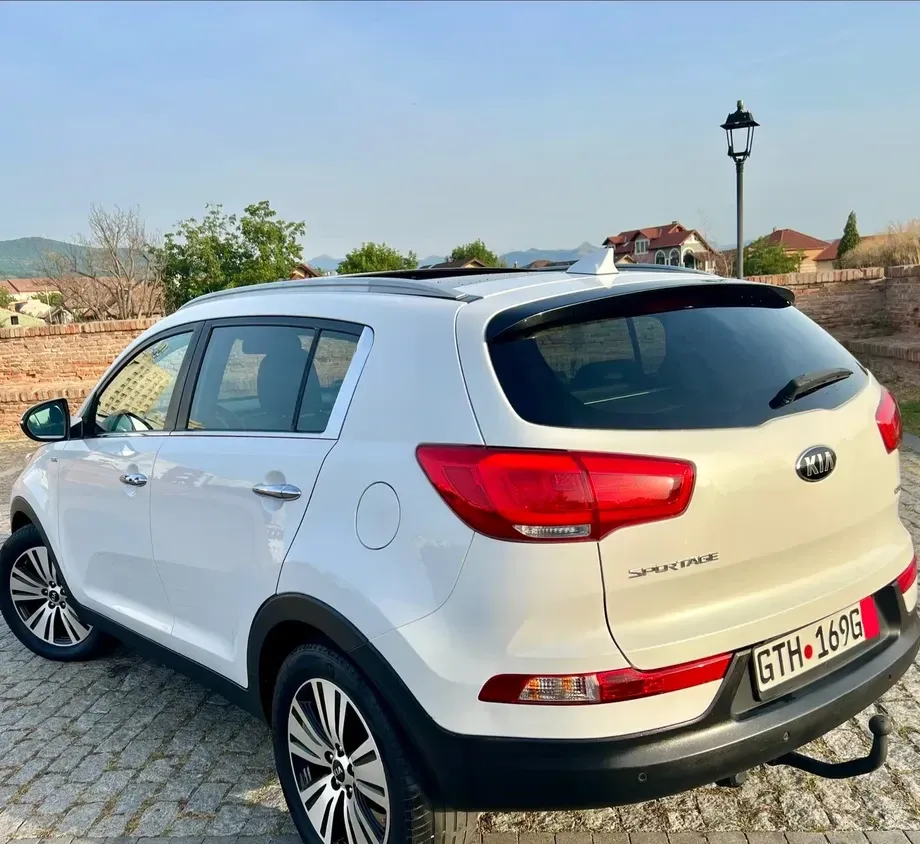 Kia Sportage III 2,0 CRDI AWD Aut. Platinum — imagine 5