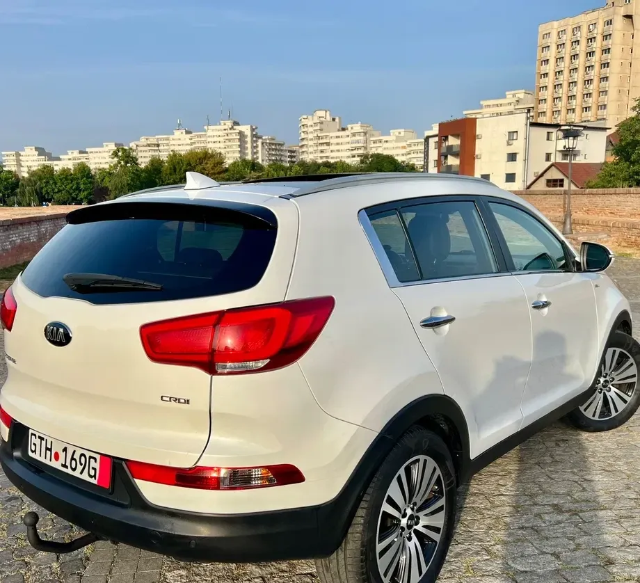 Kia Sportage III 2,0 CRDI AWD Aut. Platinum — imagine 4
