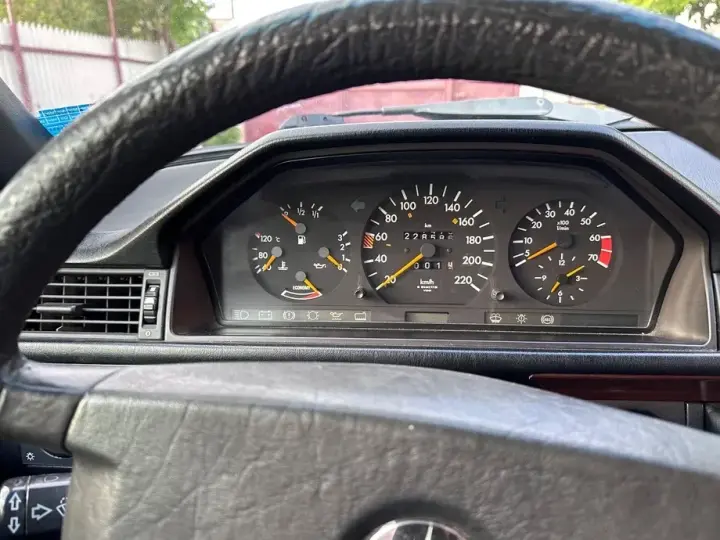 Mercedes-Benz E W124