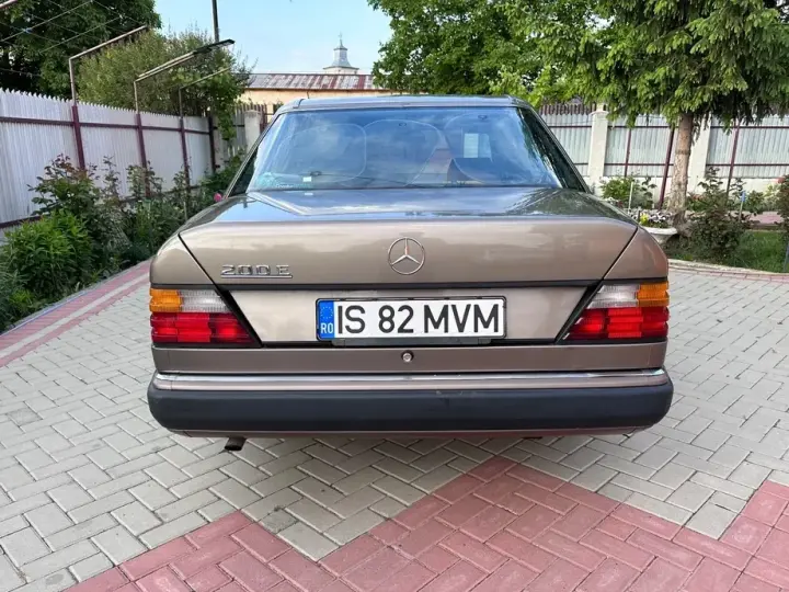 Mercedes-Benz E W124