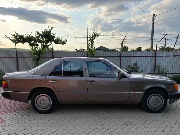 Mercedes-Benz E W124