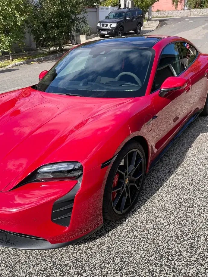 Porsche Taycan — imagine 3