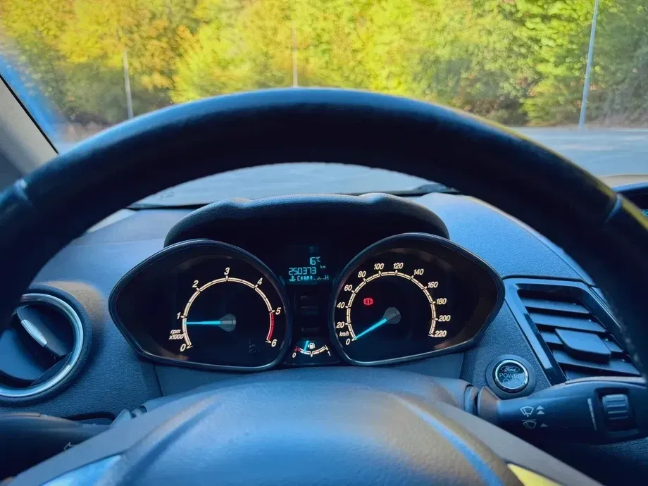 Ford Fiesta VII 1.6 TDCI SYNC Edition — imagine 9