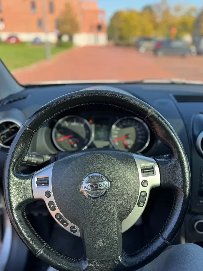 Nissan Qashqai 2.0 DCI DPF Tekna — imagine 9