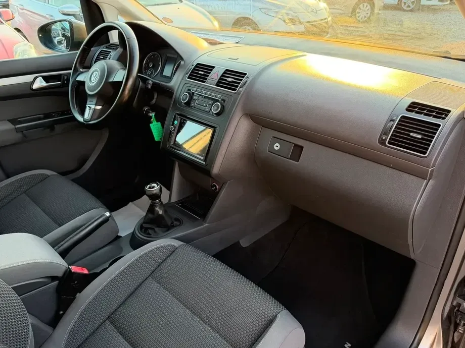 Volkswagen Touran — imagine 10