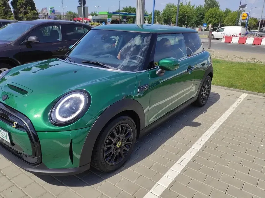 MINI Cooper SE Standard — imagine 3