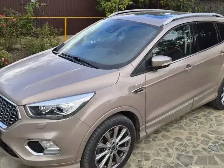 Ford Kuga II 2.0 TDCi 4WD Powershift Vignale