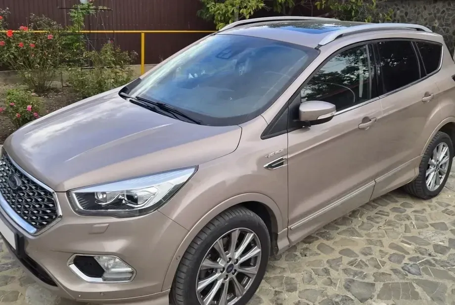 Ford Kuga II 2.0 TDCi 4WD Powershift Vignale — imagine 2