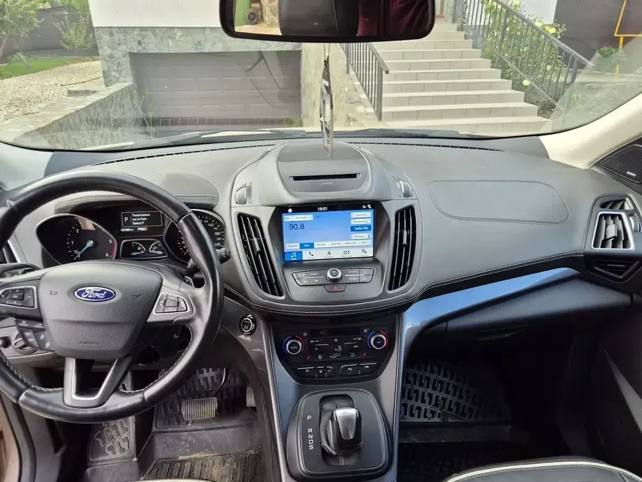 Ford Kuga II 2.0 TDCi 4WD Powershift Vignale — imagine 4