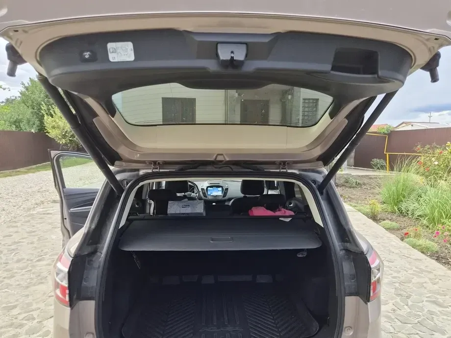 Ford Kuga II 2.0 TDCi 4WD Powershift Vignale — imagine 9