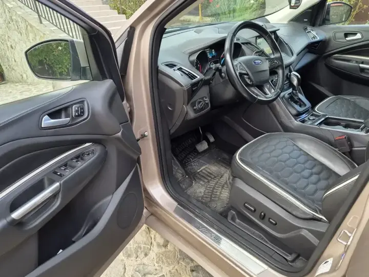 Ford Kuga II 2.0 TDCi 4WD Powershift Vignale