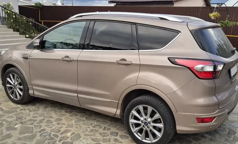 Ford Kuga II 2.0 TDCi 4WD Powershift Vignale — imagine 3