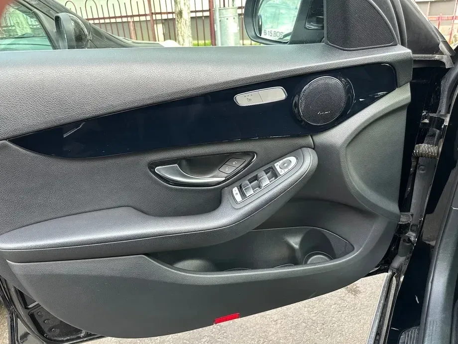 Mercedes-Benz C W205 — imagine 9