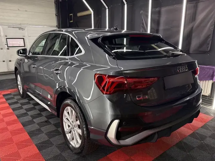 Audi Q3 F3