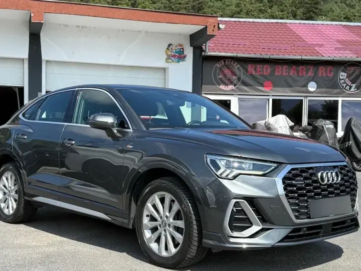 Audi Q3 F3