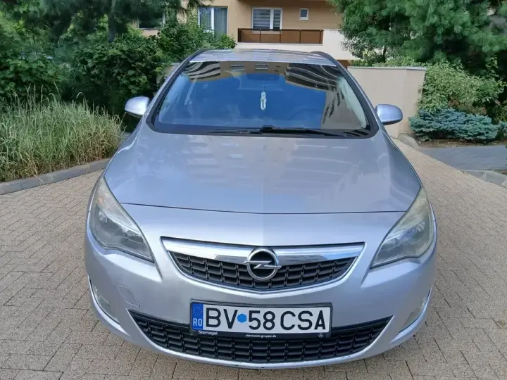 Opel Astra J