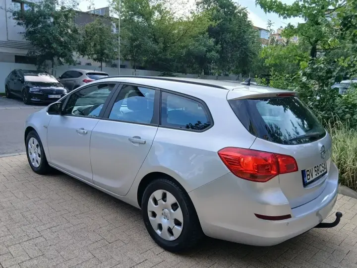 Opel Astra J