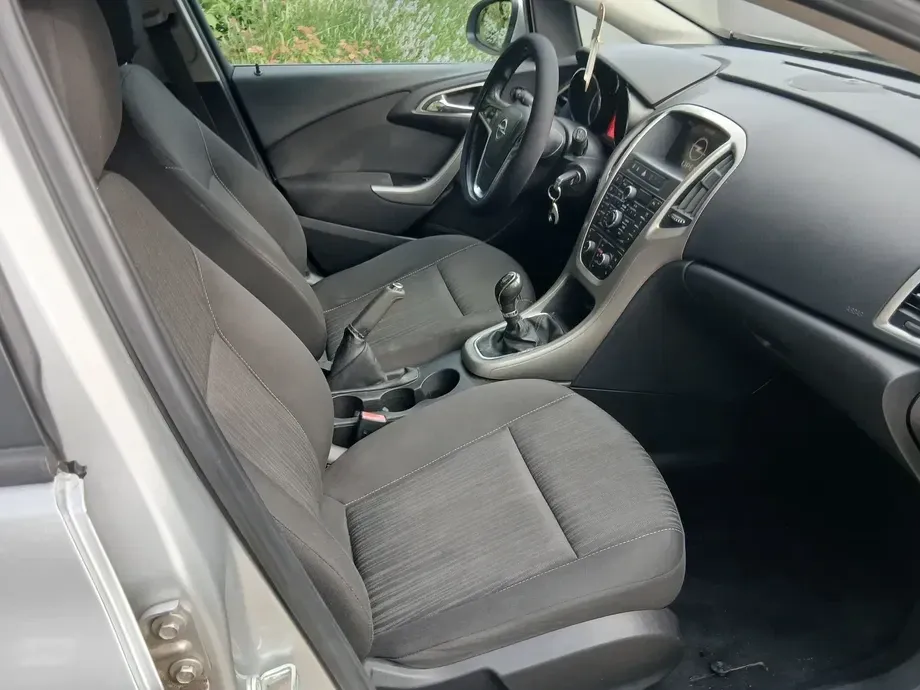 Opel Astra J — imagine 9