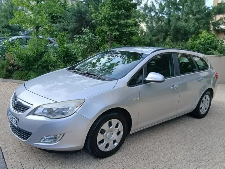 Opel Astra J