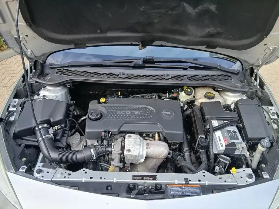 Opel Astra J — imagine 10