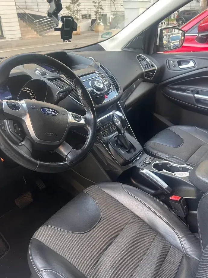 Ford Kuga 2.0 TDCi Powershift 4WD Titanium — imagine 4